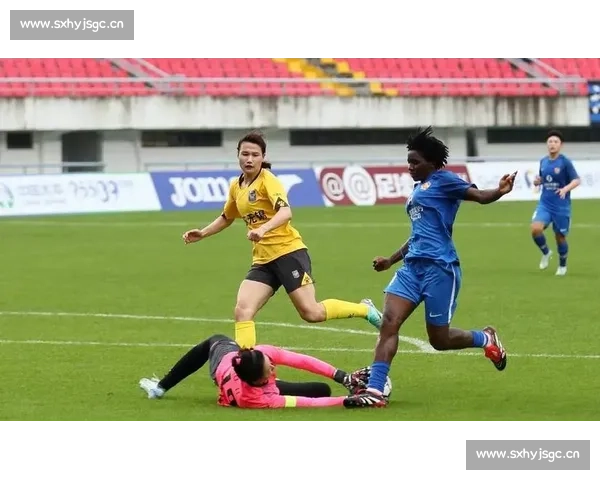 张馨点射特雷西建功 邵子钦补时绝平 上海 2-2 江苏上演跌宕对决 张馨点射特雷西建功 邵子钦补时绝平 上海 2-2 江苏上演跌宕对决