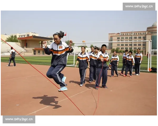 两组同学激烈角逐的校园跳绳友谊比赛精彩瞬间展示激情纷呈纪实录